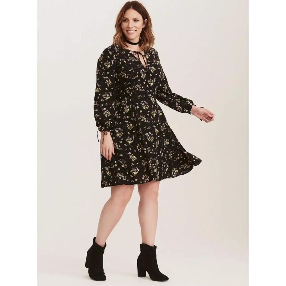 Torrid Dress Womens Size 2X Black Floral Challis Smocked Waist Dark Romantic NEW